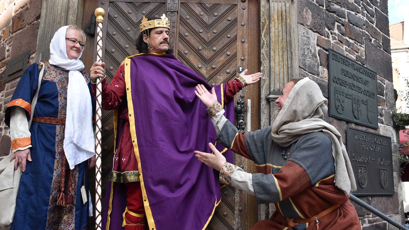 Ferienaktionstag im Museum: Am 20. Juli hat ein neues Puppenspiel in Höxter Premiere und Frühmittelalter-Darsteller kommen ins Historische Rathaus