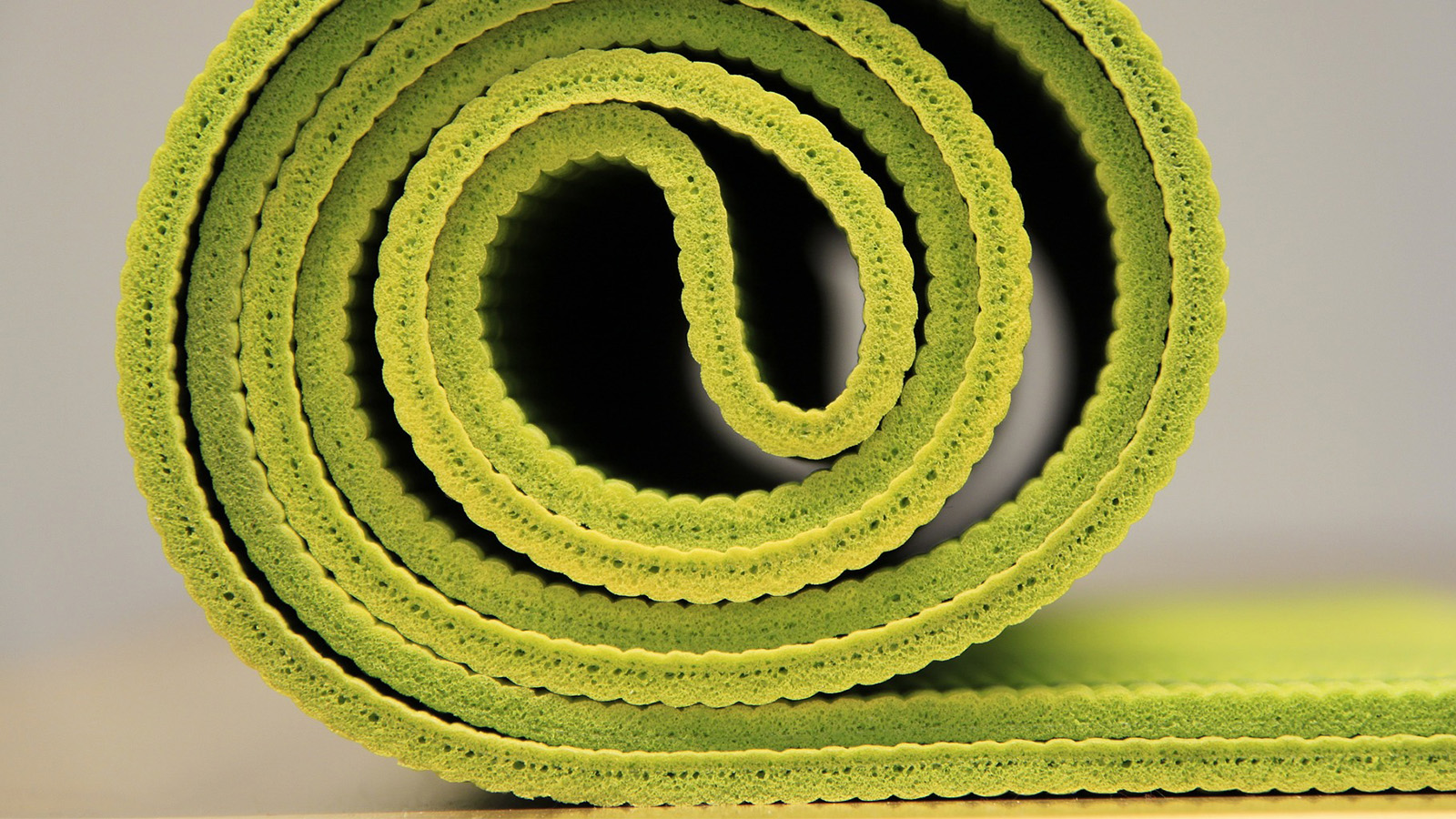 Intuitives Yoga in Steinheim: VHS-Kurs startet am 22. April im Friedrich-Wilhelm-Weber-Forum